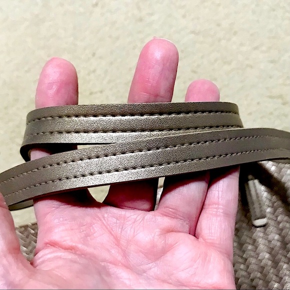 🆕🔥BATH&BODY WORKS BEAUTIFULLY COLORED BRONZE/GOLD WEEKENDER BAG!! MSRP 45$NWT - Picture 4 of 12